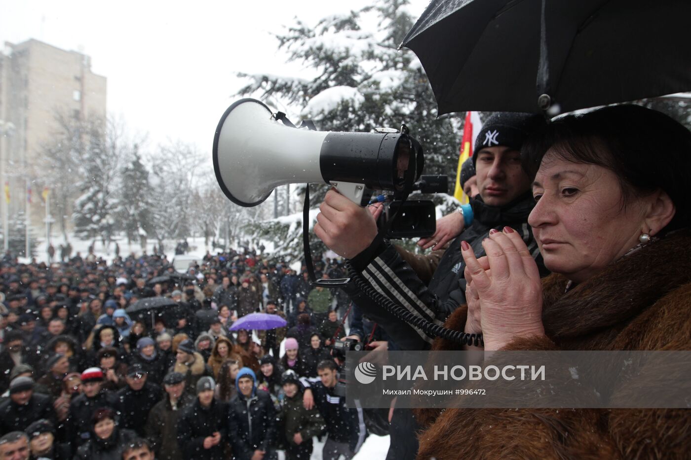 Митинги сторонников Аллы Джиоевой в Цхинвали