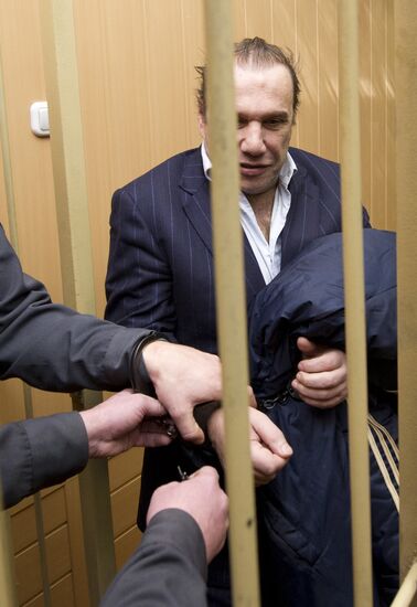 Рассмотрение ходатайства об аресте В.Батурина в Тверском суде