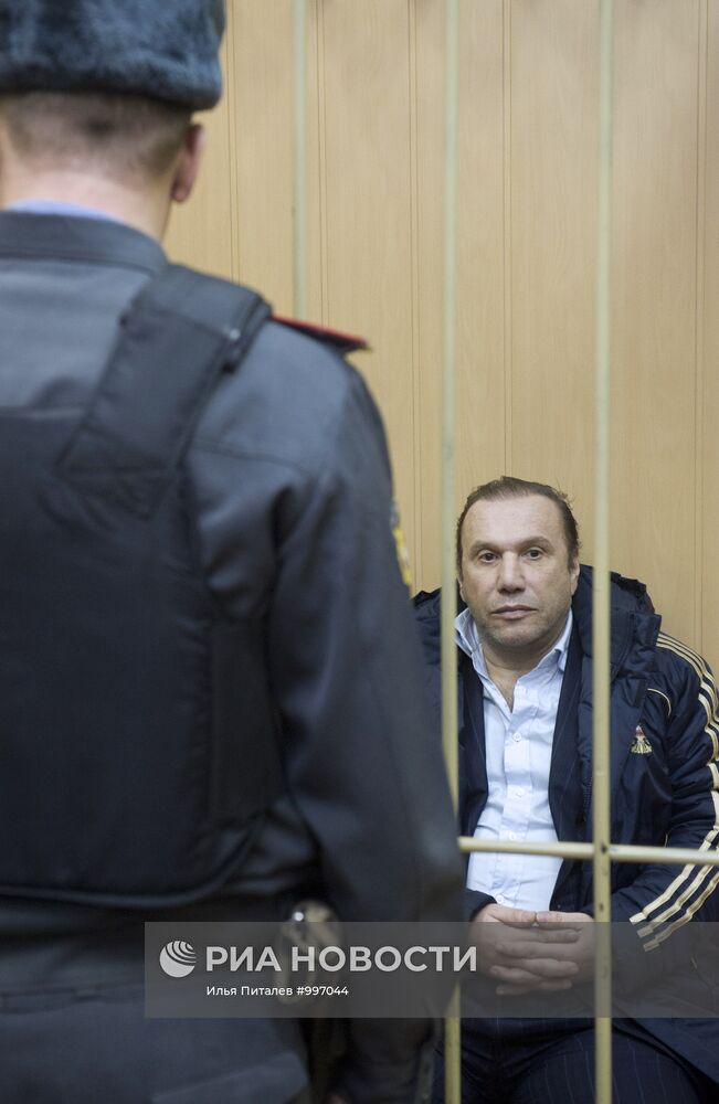 Рассмотрение ходатайства об аресте В.Батурина в Тверском суде