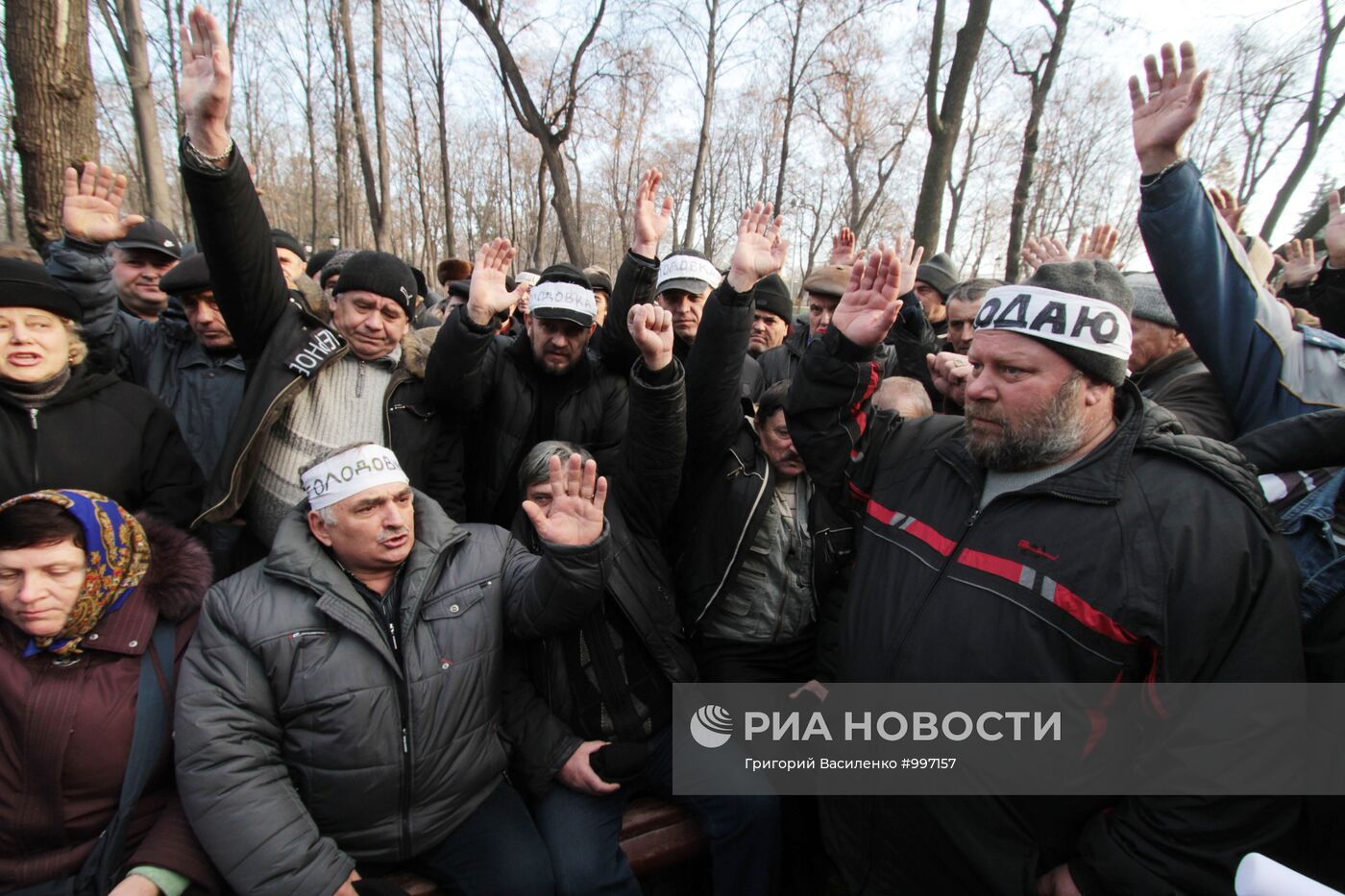 Акция протеста чернобыльцев у здания правительства Украины