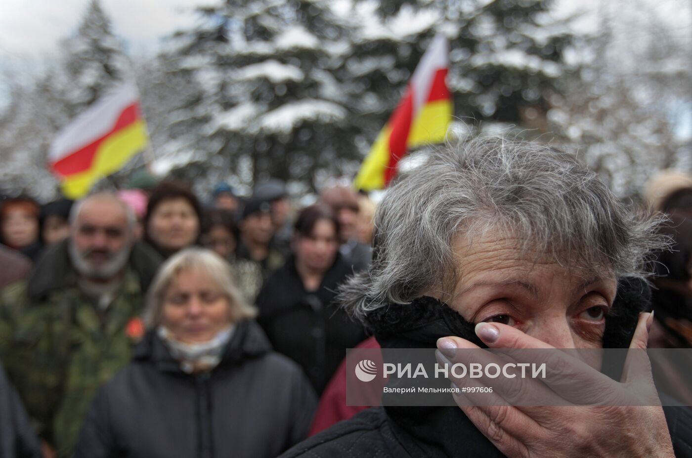 Митинг сторонников А.Джиоевой на центральной площади Цхинвали