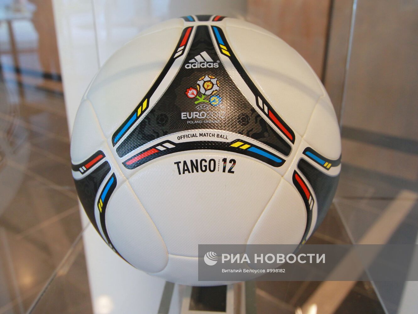 Презентация официального мяча Евро - 2012 в Киеве