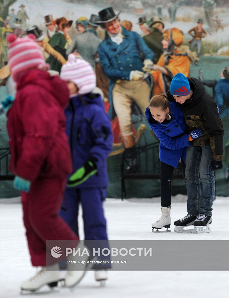 Каток в московском саду "Эрмитаж"