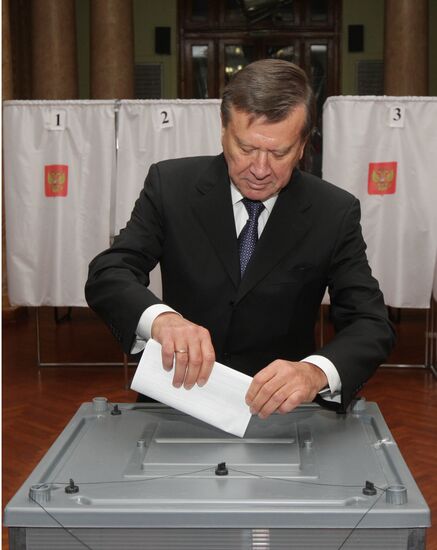 В.Зубков участвует в голосовании на выборах депутатов Госдумы РФ