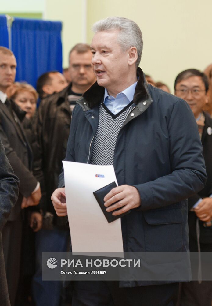 Сергей Собянин голосует на выборах депутатов Госдумы