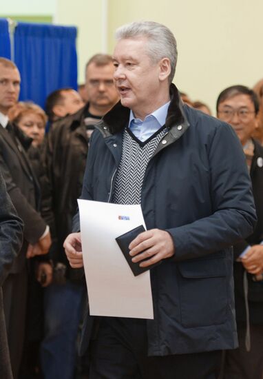 Сергей Собянин голосует на выборах депутатов Госдумы