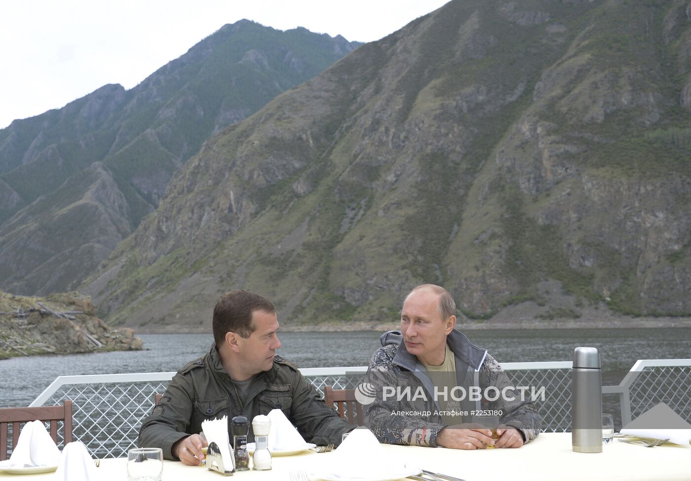 Путин и Медведев на отдыхе