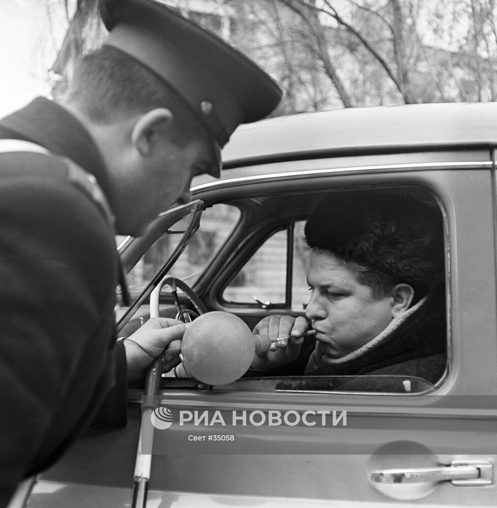 Тестирование водителя на алкоголь в крови | РИА Новости Медиабанк