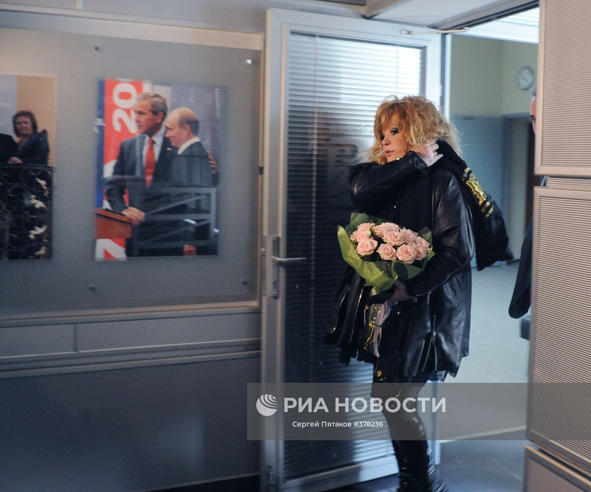 Пугачева в аэропорту фото