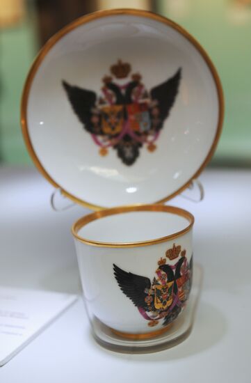 Предаукционный пресс-показ топ-лотов Christie's в Москве | РИА Новости ...