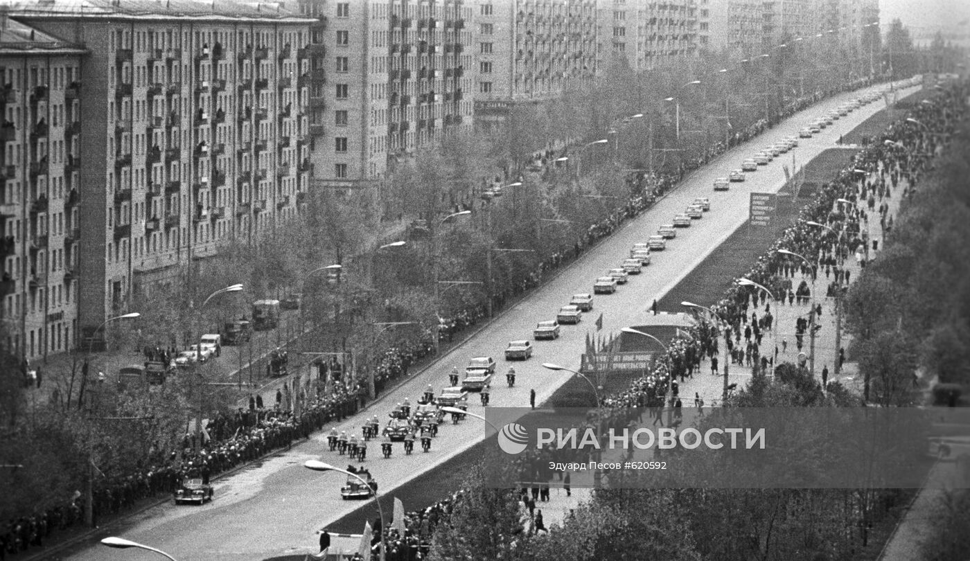 Кортеж космонавтов на Ленинском проспекте | РИА Новости Медиабанк