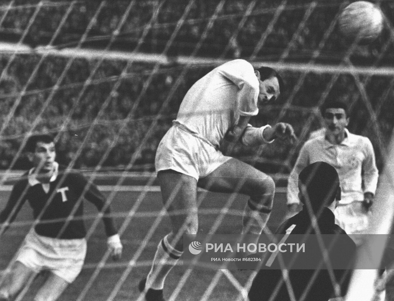 Советский футболист, нападающий Владимир Александрович Баркая | РИА ...