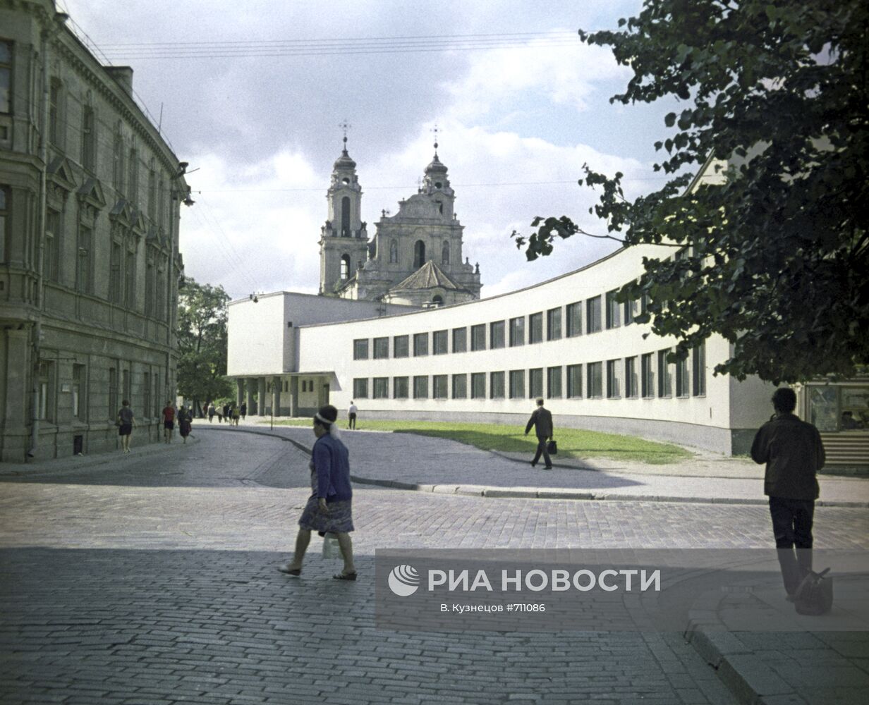 Школа имени С. Нерис в Вильнюсе Литовской ССР | РИА Новости Медиабанк