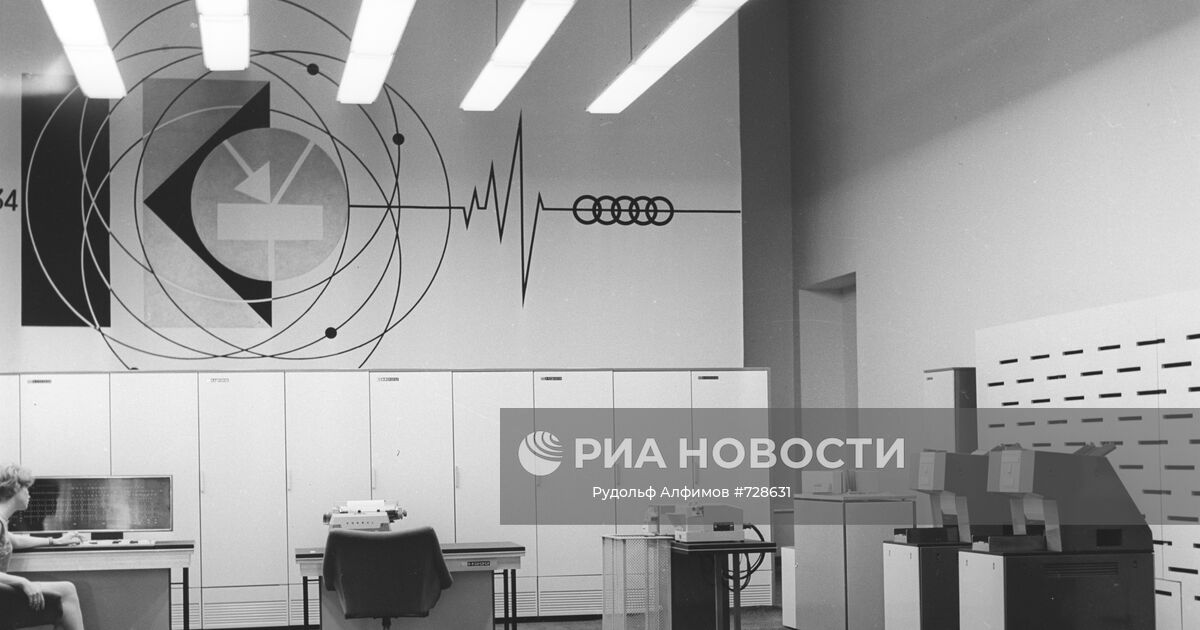 Электронная вычислительная машина М-222 | РИА Новости Медиабанк