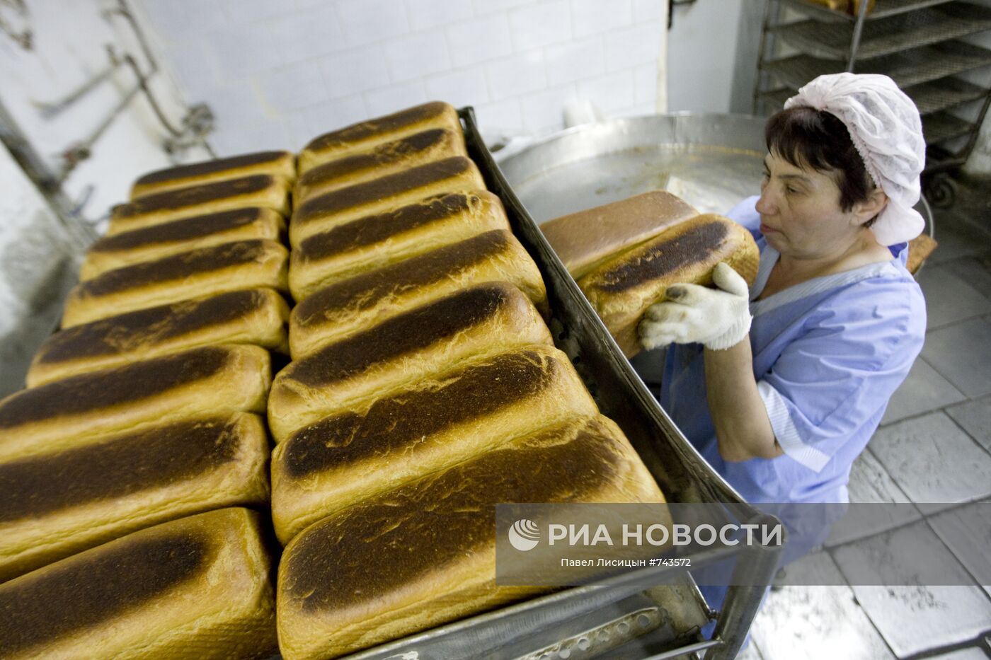 Выпечка хлеба на производстве