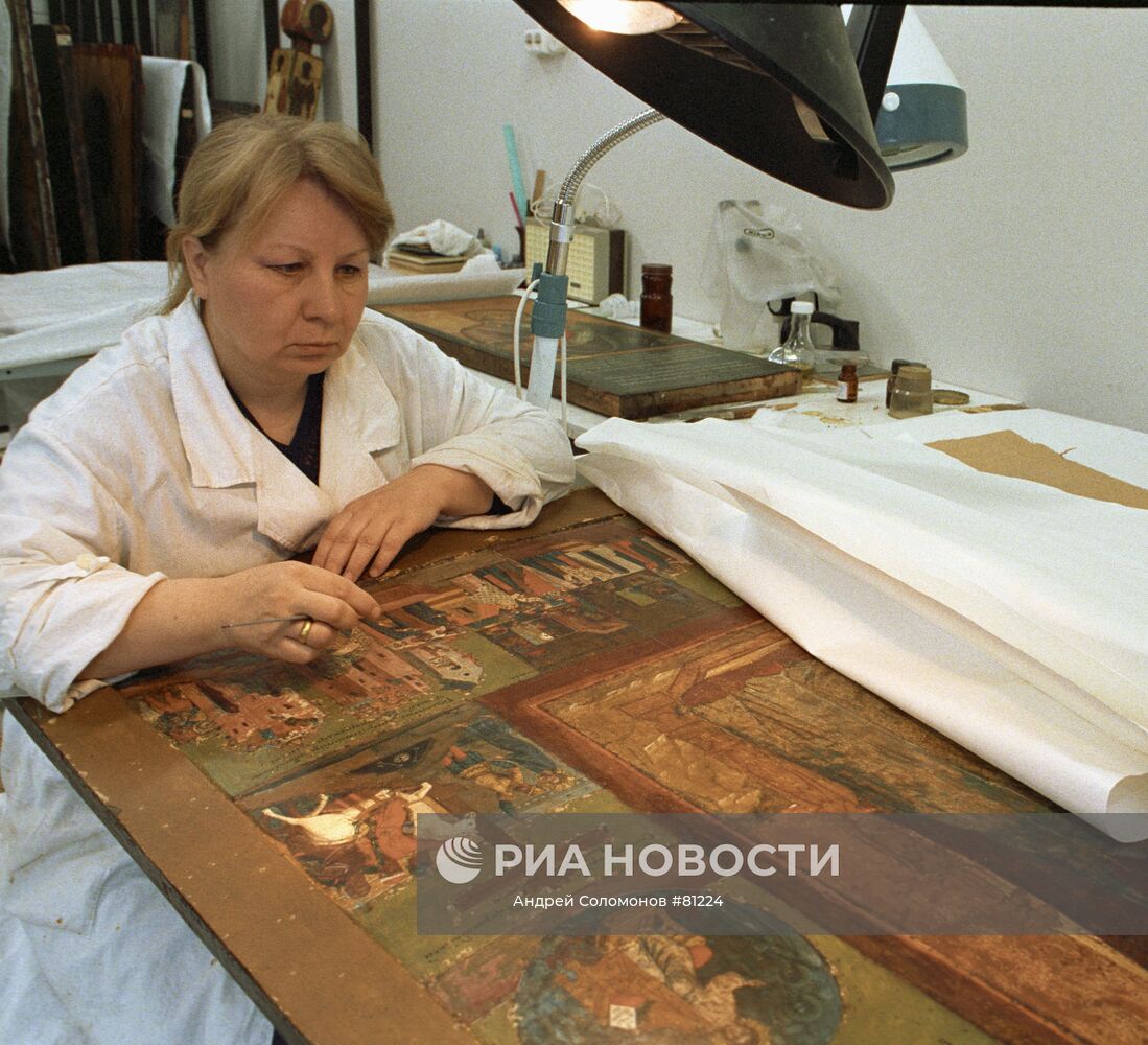 ХУДОЖНИК РЕСТАВРАТОР ИКОНА \"БЛАГОВЕЩЕНИЕ\" | РИА Новости Медиабанк