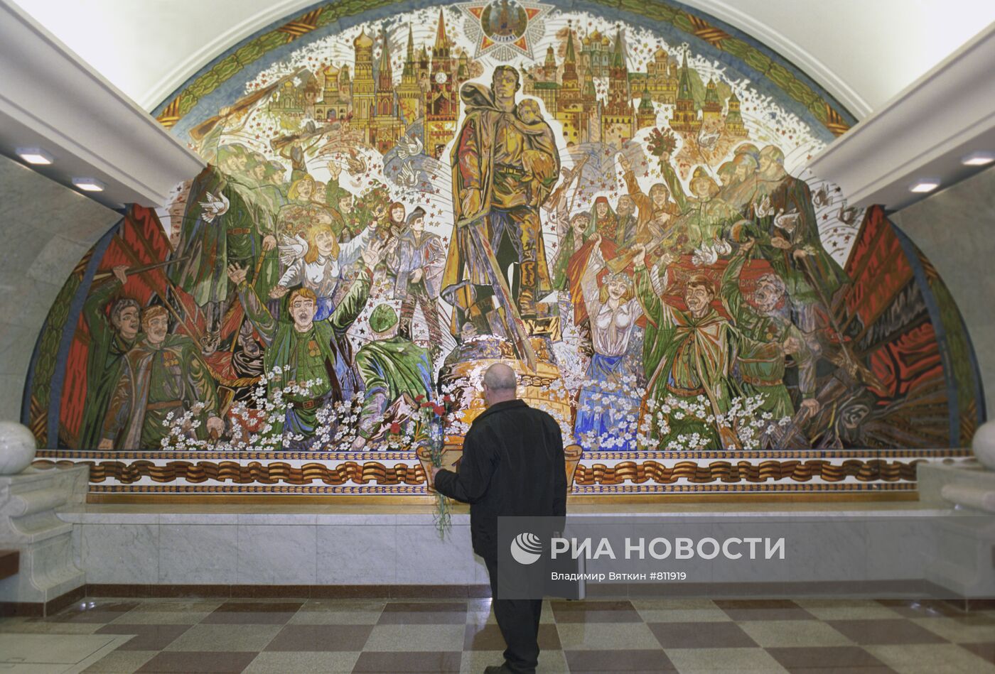 В нижегородском кремле открылось панно из фотографий героев войны - Российская газета
