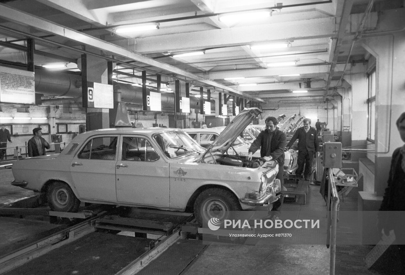 Зал технического обслуживания автомашин | РИА Новости Медиабанк