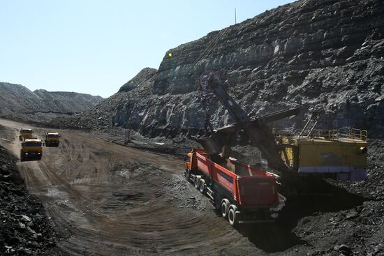 Работа Каа-Хемского разреза ООО \"Тувинская горнорудная компания\" | РИА ...