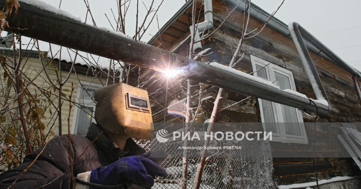 Монтаж газопровода в частном секторе Новосибирска | РИА Новости Медиабанк