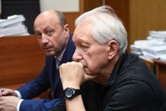 Рассмотрение ходатайства следствия об аресте бывшего главы Коми Владимира Торлопова