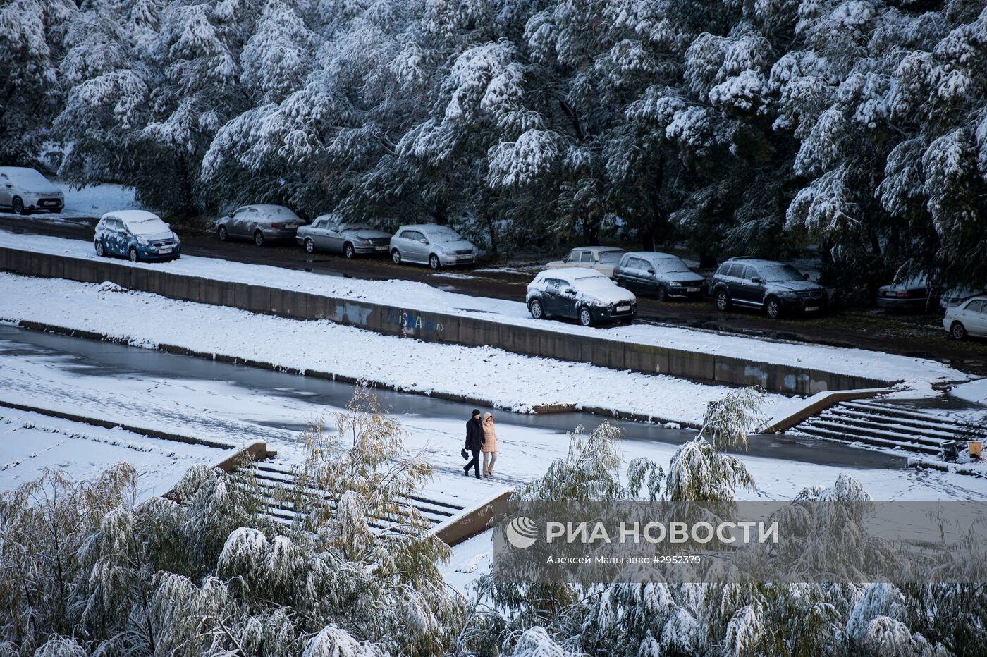 В Омске выпал первый снег | РИА Новости Медиабанк