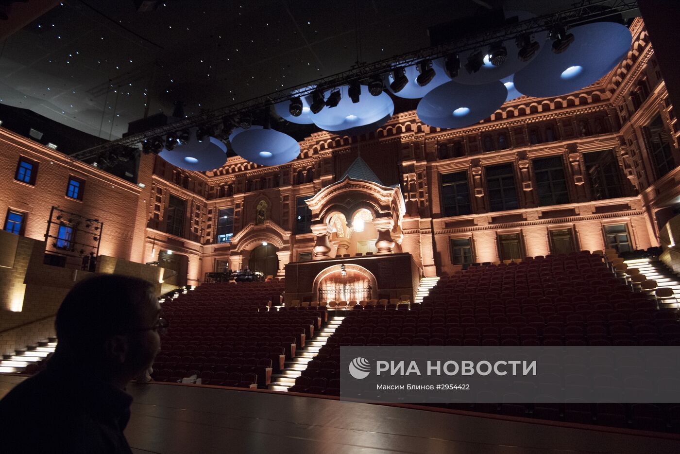 Интервью с художественным руководителем московского музыкального театра "Геликон-Опера" Дмитрием Бертманом