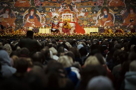 Далай-лама XIV провел лекцию в Риге