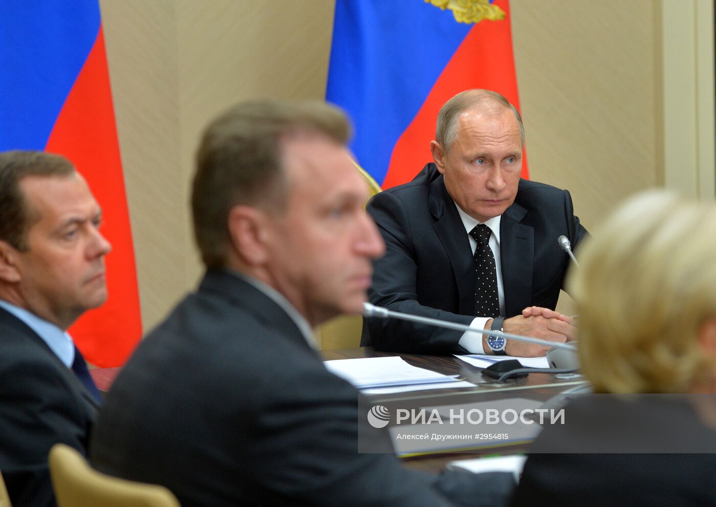 Президент РФ В. Путин провел совещание с членами правительства РФ