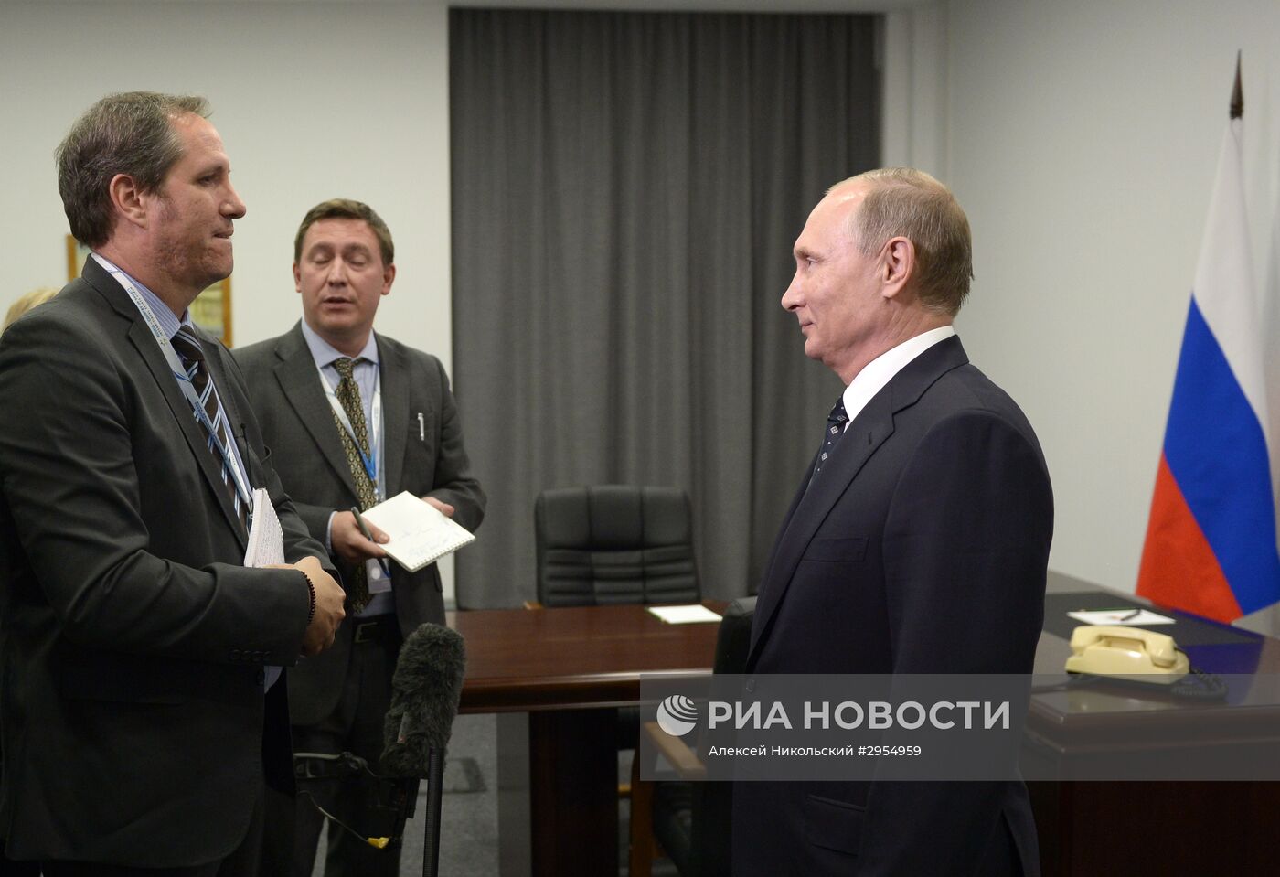 Президент РФ В. Путин дал интервью французским журналистам телеканала TF1