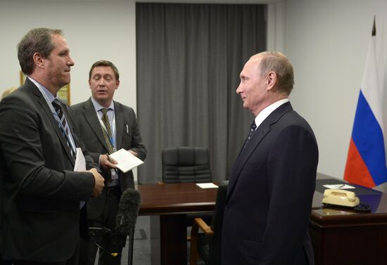 Президент РФ В. Путин дал интервью французским журналистам телеканала TF1