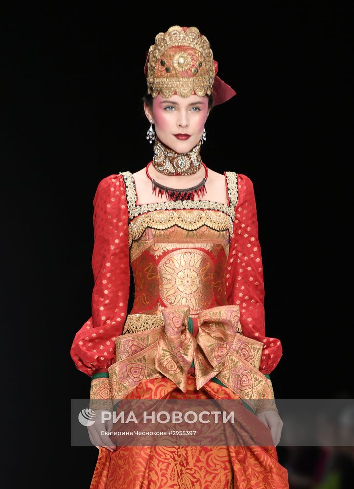 Неделя моды "Mercedes-Benz Fashion Week" в Москве. День первый