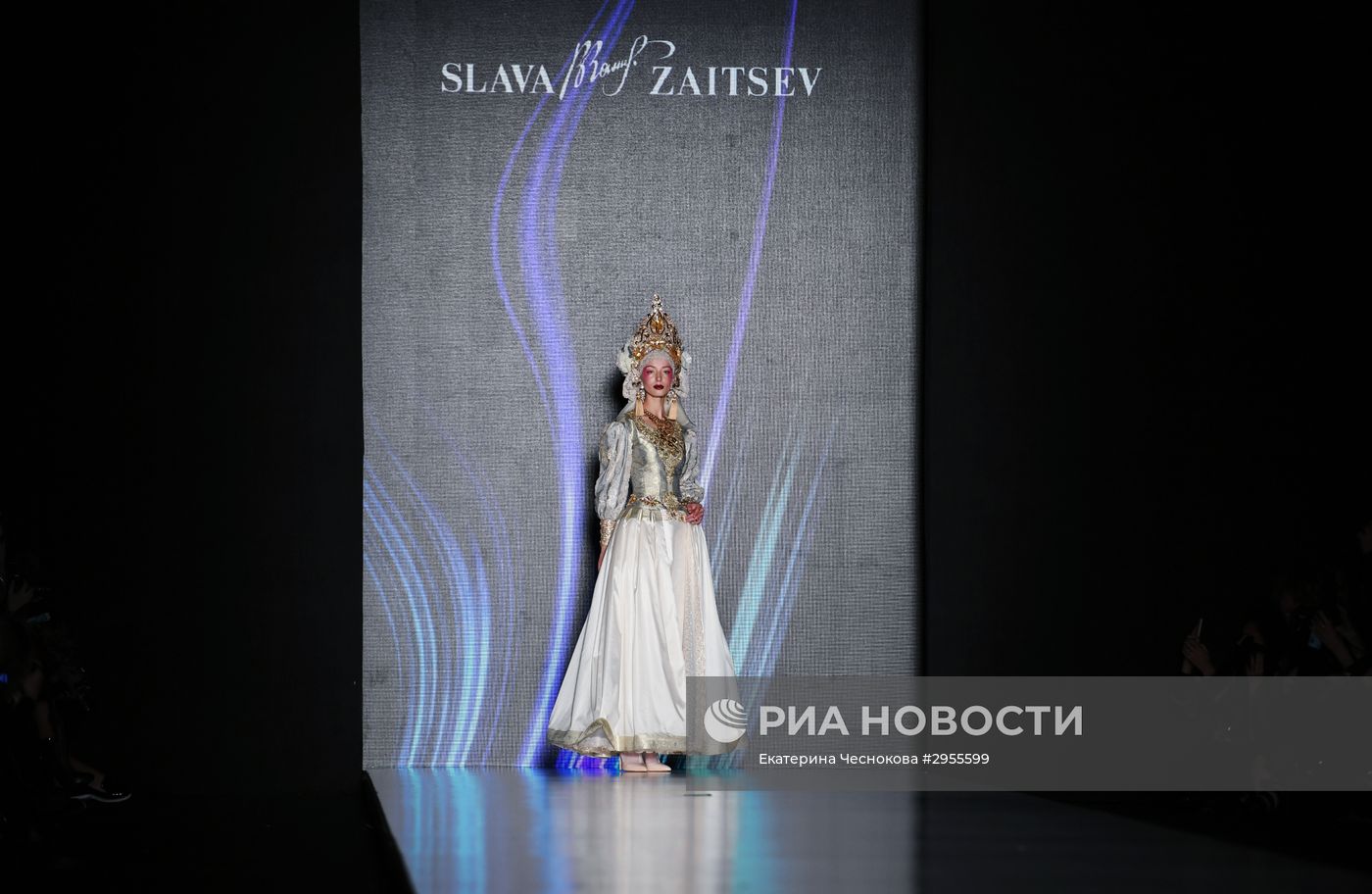 Неделя моды "Mercedes-Benz Fashion Week" в Москве. День первый