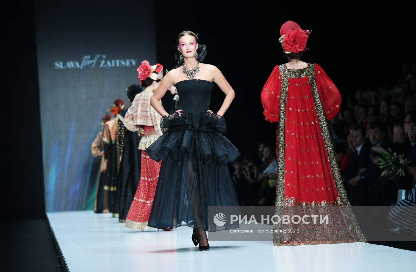 Неделя моды "Mercedes-Benz Fashion Week" в Москве. День первый
