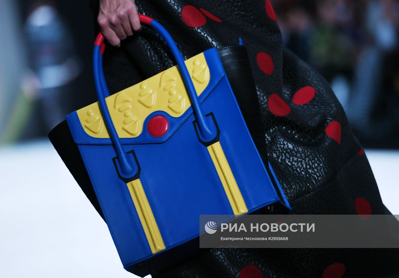 Неделя моды "Mercedes-Benz Fashion Week" в Москве. День первый