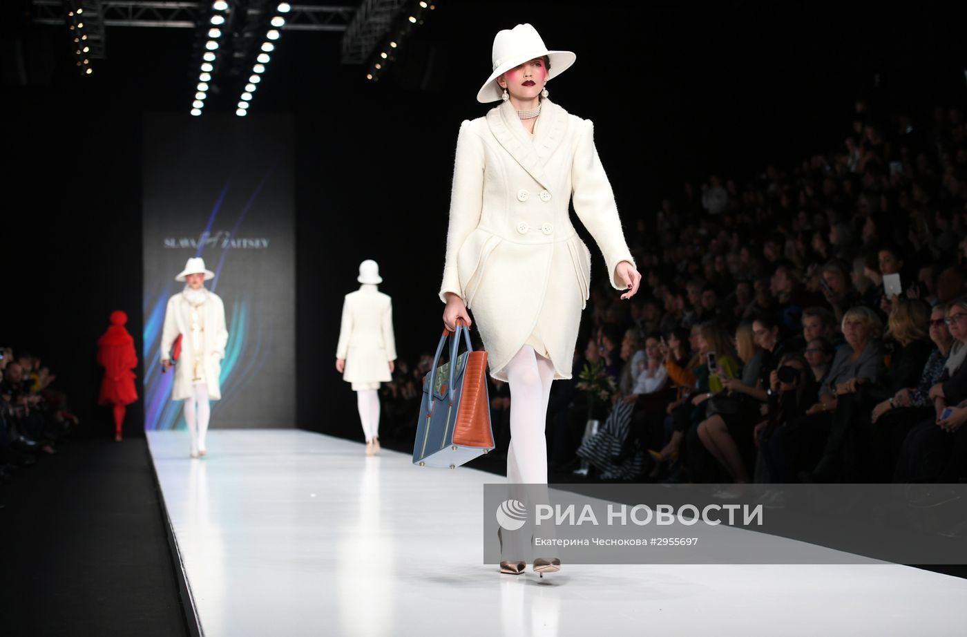 Неделя моды "Mercedes-Benz Fashion Week" в Москве. День первый