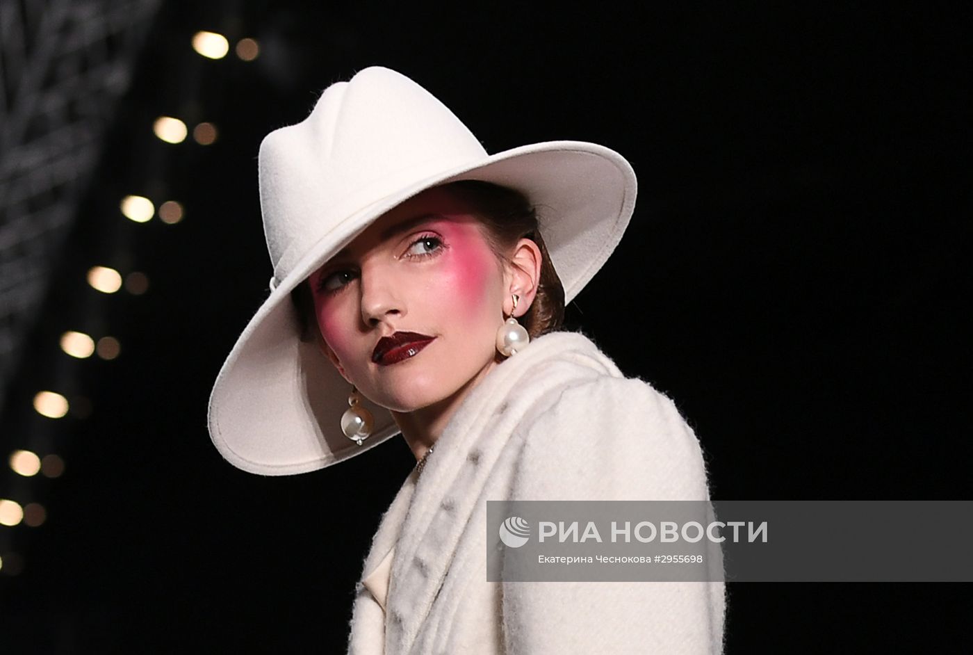 Неделя моды "Mercedes-Benz Fashion Week" в Москве. День первый