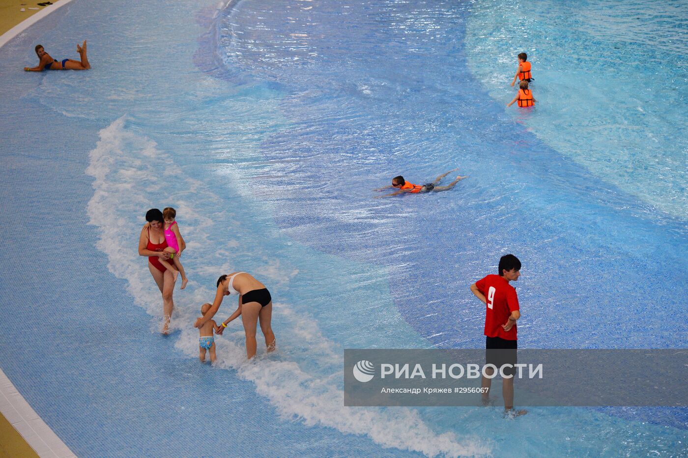 Крупнейший в России крытый аквапарк открылся в Новосибирске