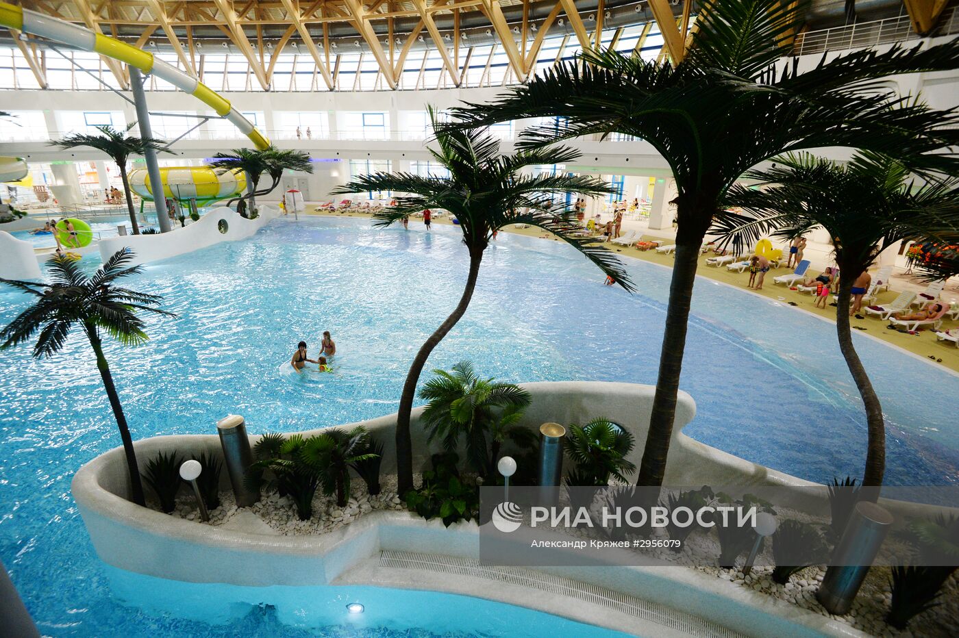 Крупнейший в России крытый аквапарк открылся в Новосибирске