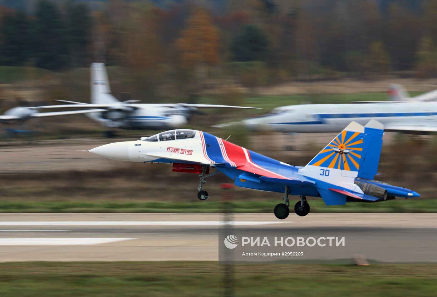 "Русские Витязи" получили первые четыре истребителя Су-30СМ