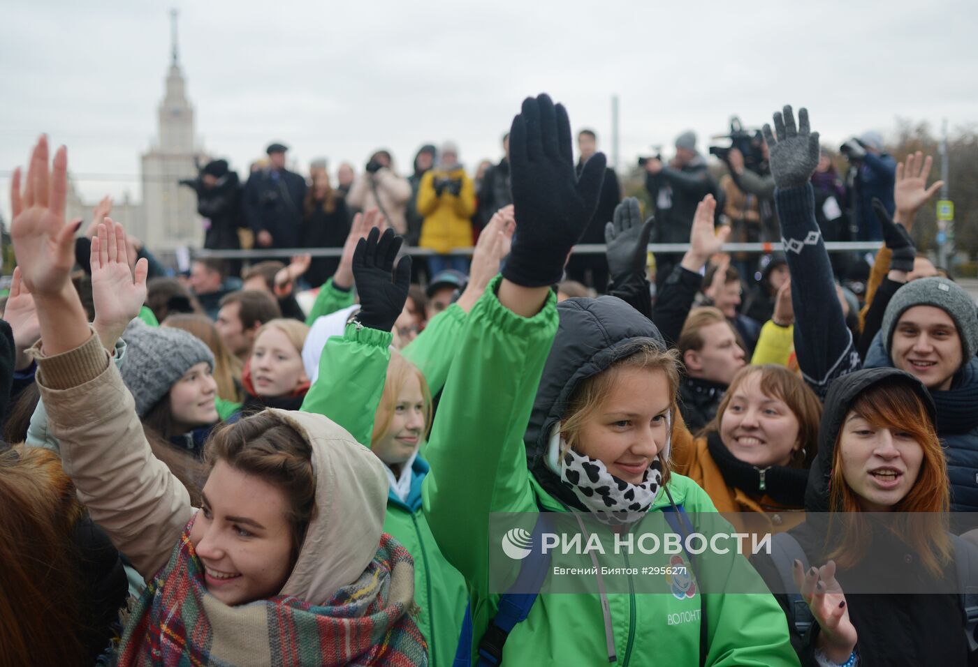 Эстонцы в России. Эстонцы за Россию. Молодежь Эстонии фото.