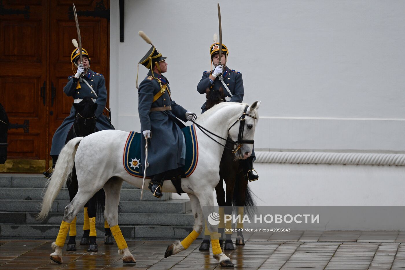 Последняя в этом году церемония развода пеших и конных караулов Президентского полка