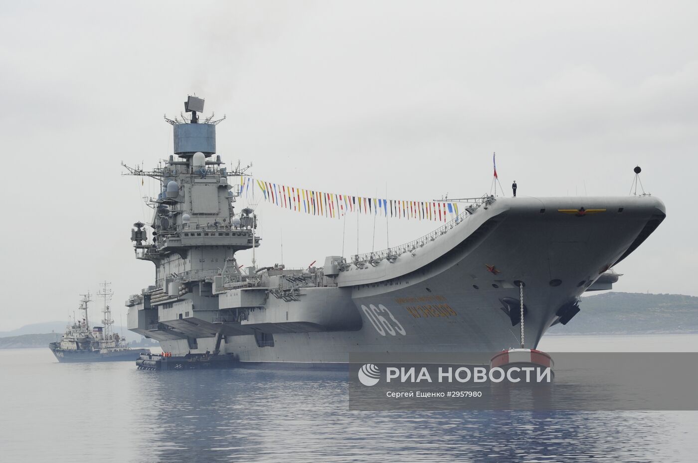 Российский авианесущий крейсер "Адмирал Кузнецов" в Североморске