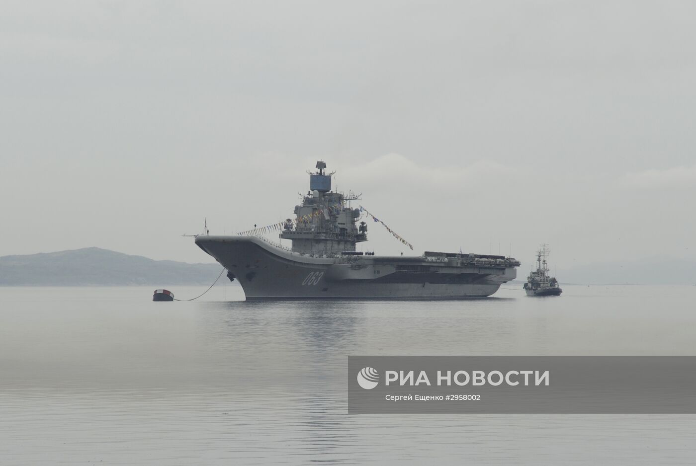 Российский авианесущий крейсер "Адмирал Кузнецов" в Североморске