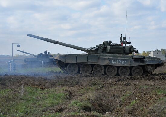 Учения экипажей танков мотострелковой бригады в Чечне