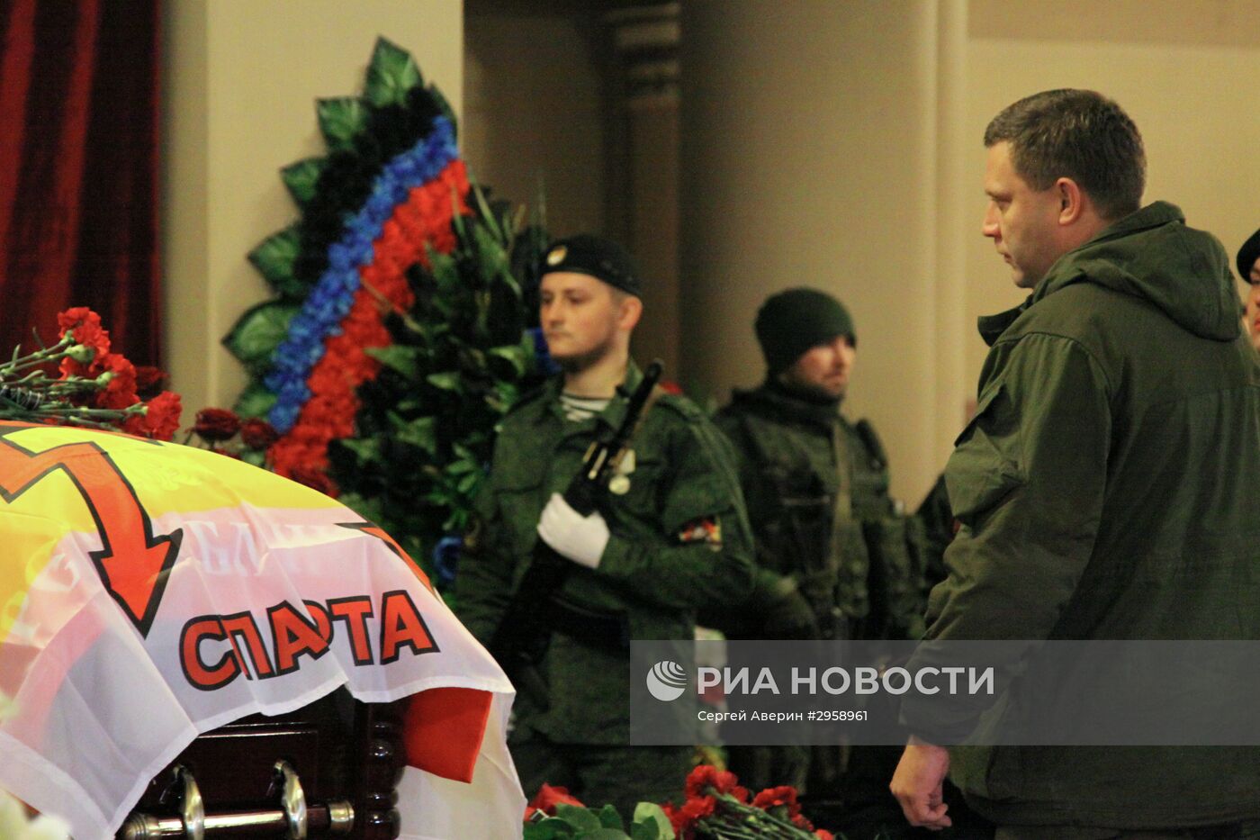 Прощание с командиром ополчения ДНР Арсеном Павловым ("Моторола") в Донецке