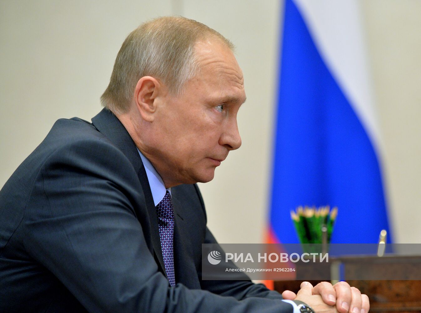 Президент РФ В. Путин провел рабочую встречу с председателем правительства РФ Д. Медведевым