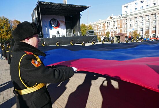 Мероприятия, посвященные Дню флага, в Донецке
