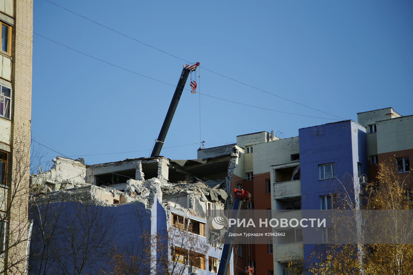 Разбор завалов на месте взрыва бытового газа в жилом доме в Рязани