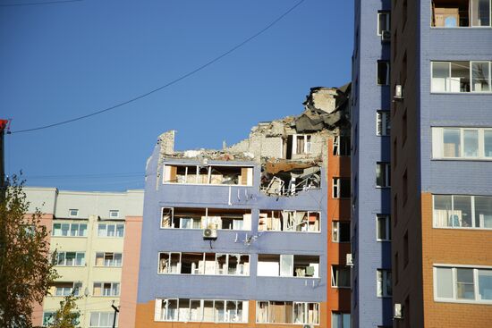 Разбор завалов на месте взрыва бытового газа в жилом доме в Рязани